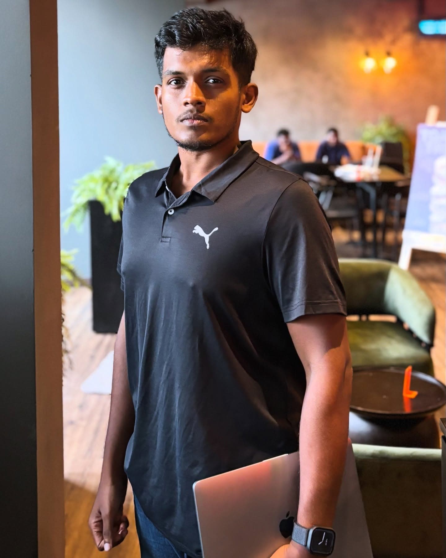 Lakindu Widuranga Alwis is a self made millionaire who started from Zero